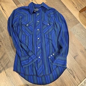 Wrangler Men's Blue Striped Shirt